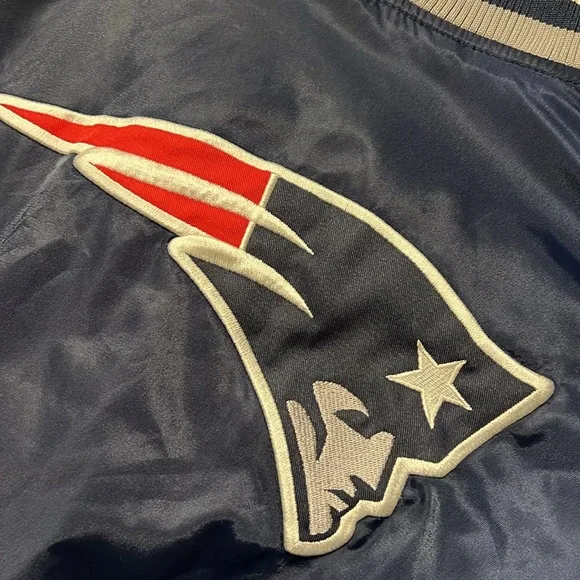 New England Patriots bomber-style jacket.  Men’s Medium. - Picture 4 of 9
